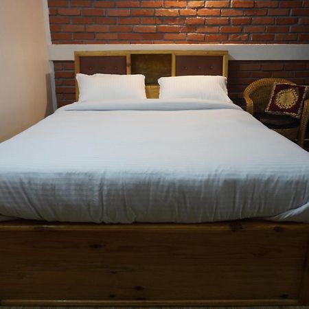 Dorsen Homestay Шиллонг Екстер'єр фото